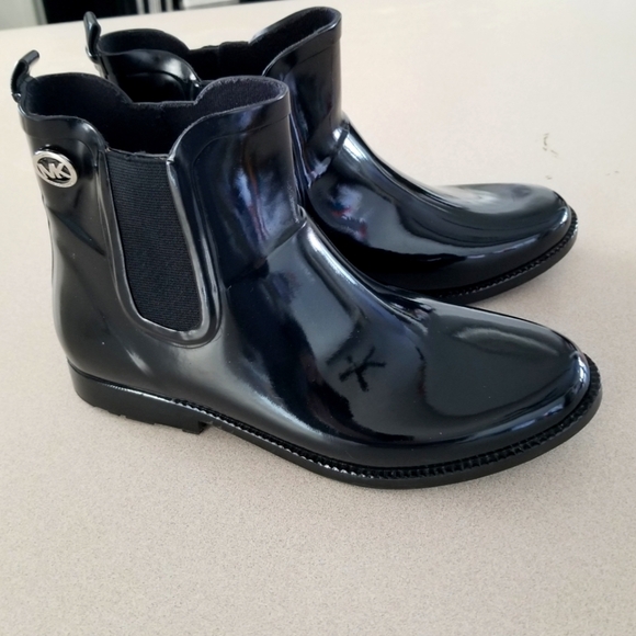 Michael Kors Womens Black Rubber Rain Boots Slip On Ankle Boots - Picture 10 of 10